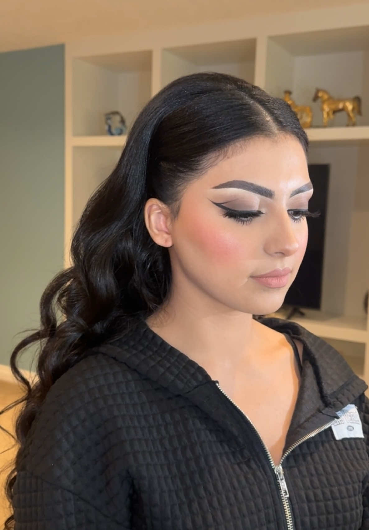 Get glamorous with me ! 😊 . . . #makeup #makeupartist #fyp #softglammakeuplook #hairstyle #fypシ゚ #viral_video #afghangirl🇦🇫 #afghangirl🇦🇫 #afghantrending🇦🇫 #beatytips #افغانستان #foryoupage❤️❤️ #beautylovers #افغانی_تیک_تاک #calgary_yyc #tajikdukhtarak #tiktokviral #noedits #nofilterneeded 