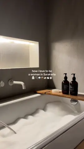 Aku udah 4 x kesini dan selalu puas 🩷 Spa khusus perempuan, jadi cocok buat cewe2 hijab kaya aku. Pijitannya mantep, bisa req di bagian mana yang mau difokusin. Pilih aromaterapi sesuai selera kalian juga! Top notch deh pokoknya Hairspa nya juga bisa milih shampoo loh! Salonnya super nyaman dan bersih, terapisnya juga selalu ramah! Pokoknya selaluuu puas sama pelayanannya yang luar biasa 1000/10 🩷  🔖 Amansa Spa and Welleness, Pasar Gede, Surakarta #spasolo#solospa#surakartaspa#spasurakarta#spa#salon#solosalon#salonsolo#pijitsolo#hairspasolo#solohairspa#hairspa#salon#spa#spaandwellness#amansaspa#amansa 