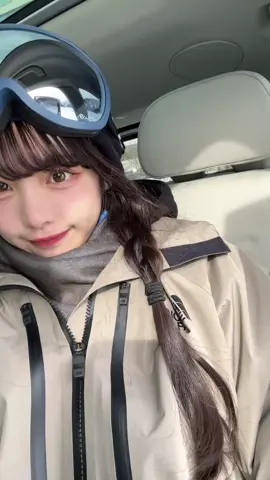 ゲレンデタクシー🚕 SUBARUはやはり雪道に強い #subaru #スバル #ゲレンデタクシー #苗場スキー場 #スノボ女子 #レースクイーン #新潟 