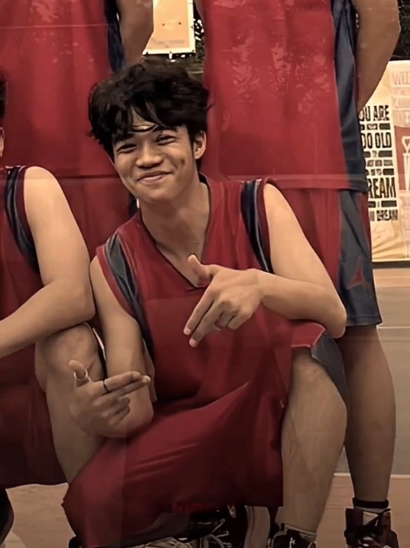 ganteng banget ya afan kalo lagi pake baju bola 🗿 #idolaku #magic5 #lewatberanda #tolongfyp #bismilahpyf #bismilahrame #pyfツ #ganteng #da5afan #afanda5 #Afan #gibranmagic5 