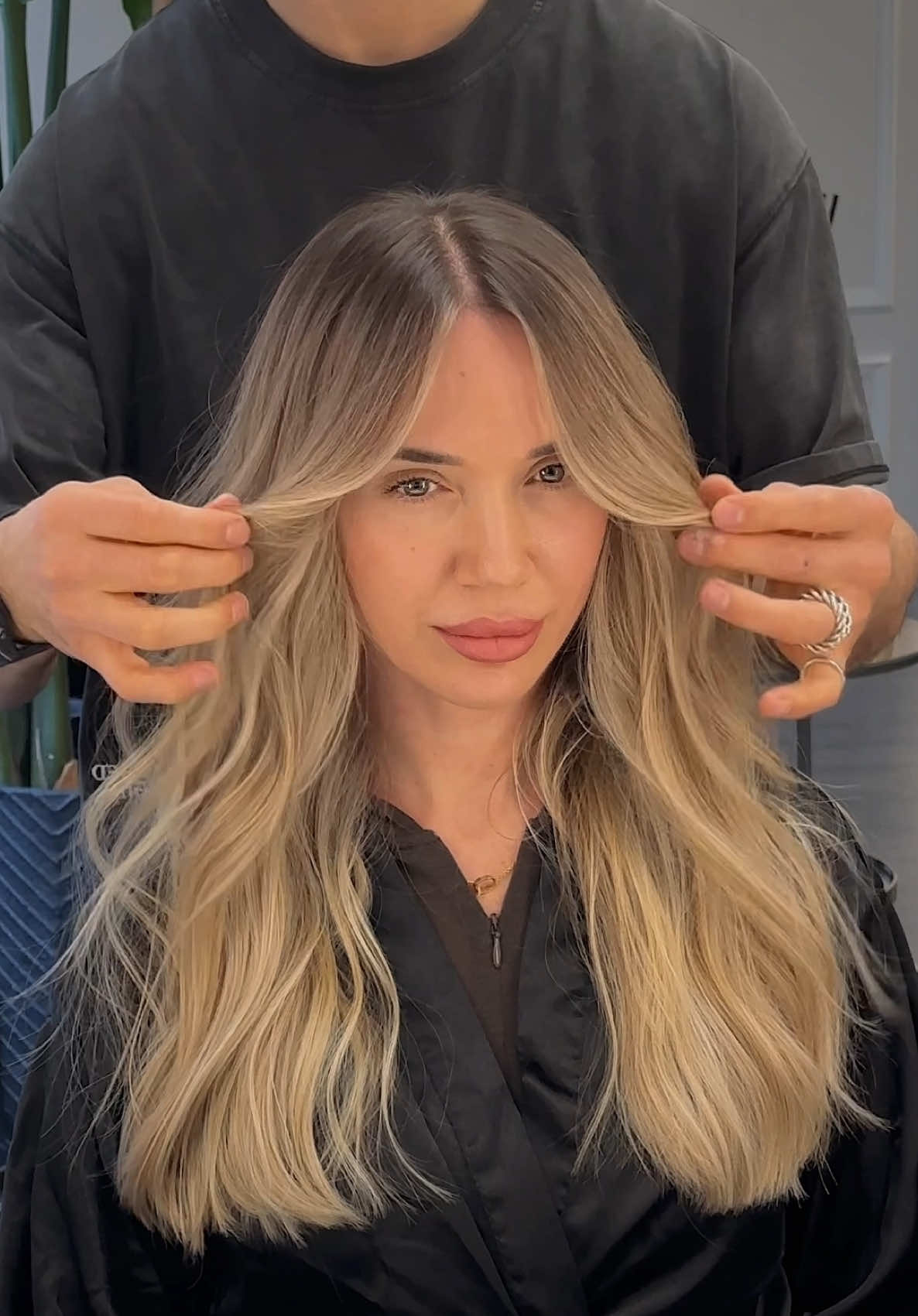 Luce nuova, stile rinnovato. ✨✂️ Dal taglio alla schiaritura, ogni dettaglio crea la tua versione migliore.  #blondeTransformation #hairGlowUp #haircut #haircolor #blonde #hairvideo #trend #viral #tiktok #Love #cotril #milan #longhair