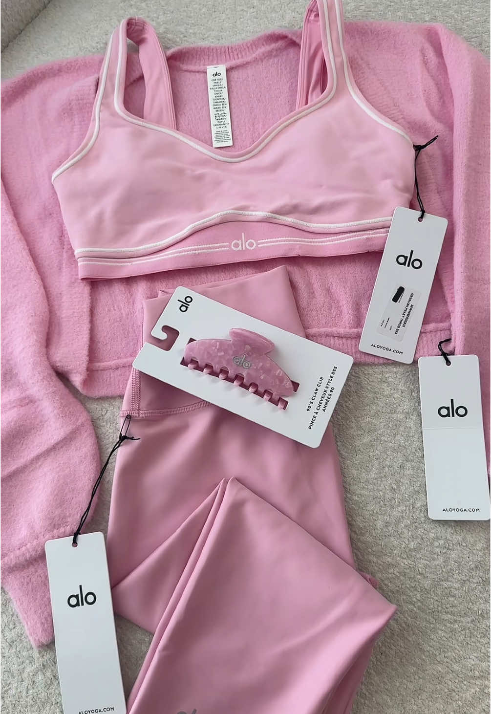 Only pink 🎀 #aloyoga #sweetpink 