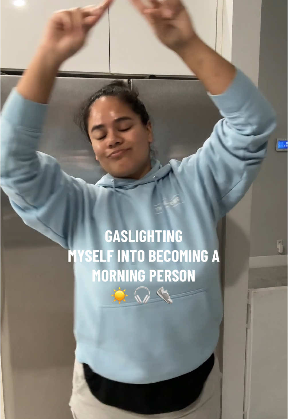 Just told myself I'm a morning person... now I'm waiting for the coffee to believe it too ☕️ 🎧 👟  #gotogym #gymmorningroutine #morningroutinegym  #morninggymroutine #creatorsearchinsights 