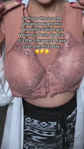 we love a stretchy bra Hana  #seamlessbra #frontclosebra #comfortablebra #affordablebra #tryon #review #fashion #stretchybra #tiktokshopblackfriday #tiktokshopcybermonday 