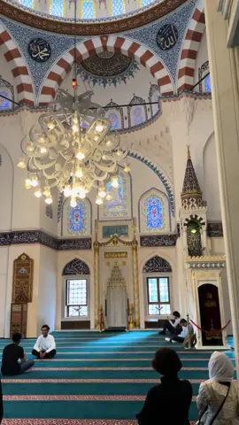Suasana didalam masjid terbesar di tokyo 🇯🇵 #kenshuuseijapan🇮🇩🇯🇵🎌 #tokuteiginou #japan #indonesia #tiktok #fyp 