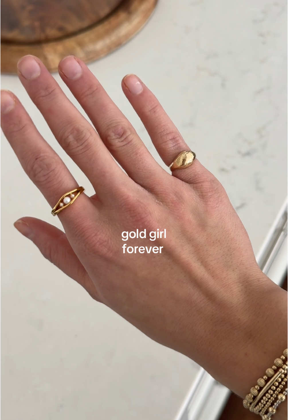 gold jewelry girl forever ✨🪩 #goldjewelry #goldrings #rings #daintyjewelry #pearl #fidgetjewelry 