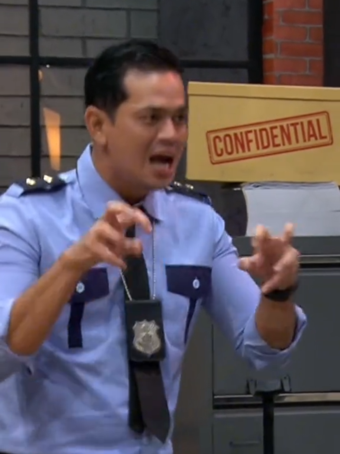 Kenapa jadi tiba-tiba nyanyi ini sih Pak Suryaaa? Tonton malam ini di #LaporPakTRANS7 jam 21.30 WIB.