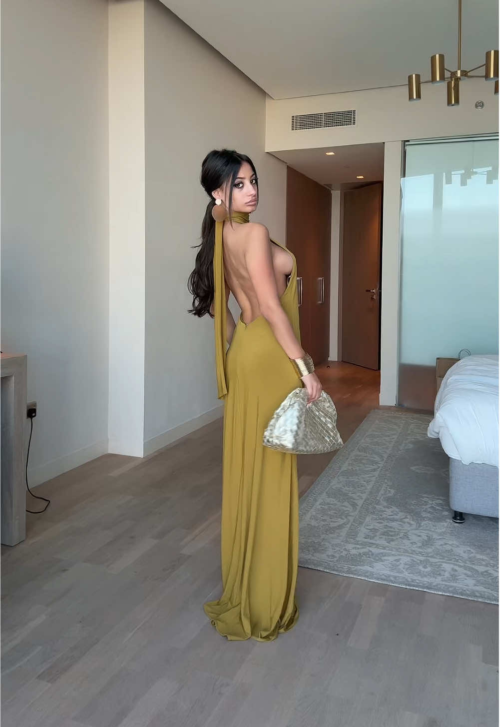 Dubai outfits #dubai #fashiontok #elegance #outfitinspo #classy #classyoutfit #luxurylife #richwoman #elegantstyle #styleinspo 