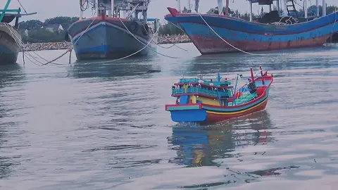 miyang ngetan woo.. #miniatur #miniaturkapal #rckapal #rcboat #rembang #pelabuhantasikagungrembang  #rembang24jam #kapal #miniaturkapalnelayan #nelayan #fyp #tiktok #fyptiktok 