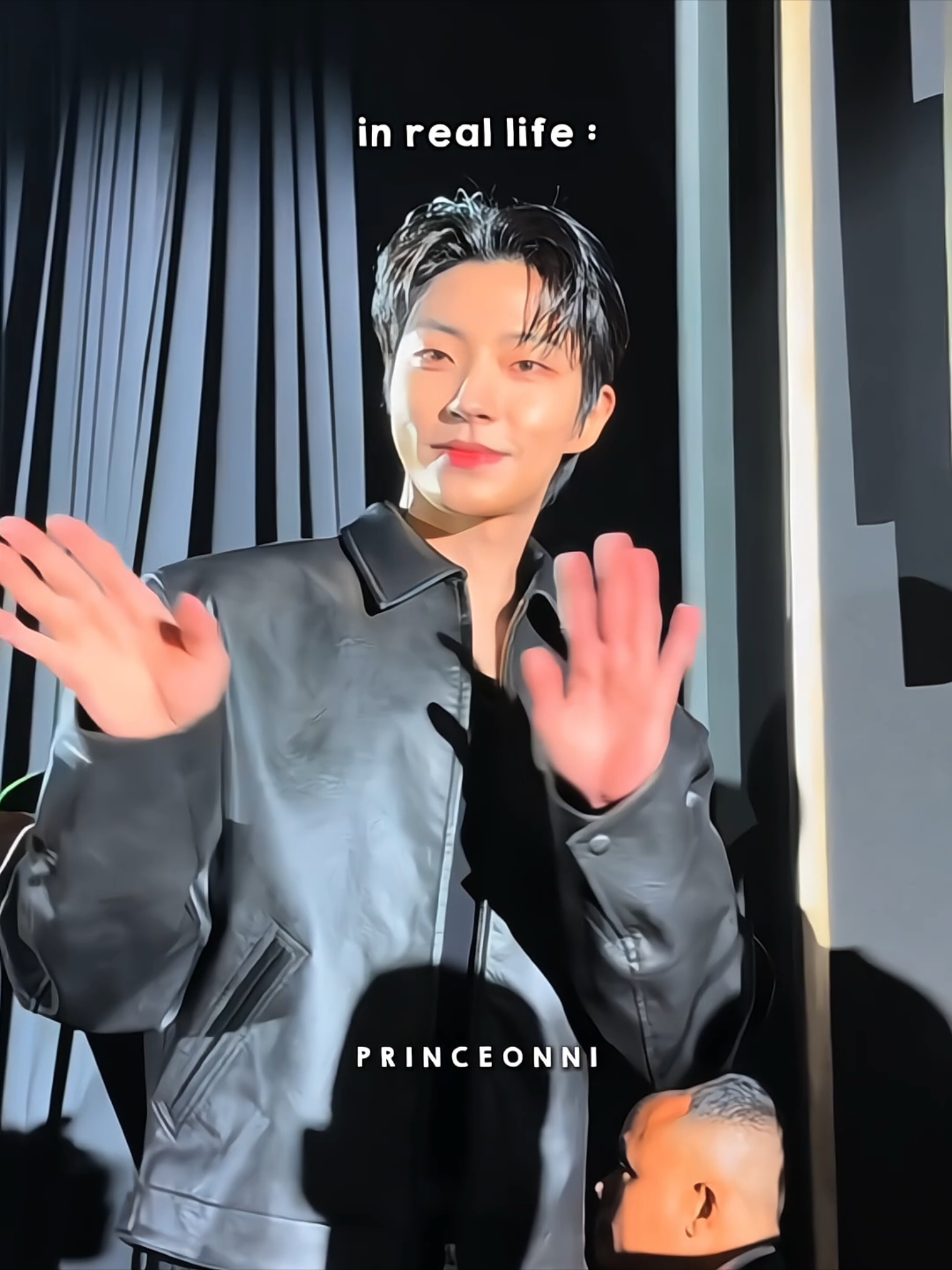 ramah banget di real lifenya😍, yang mau ketemu dia bisa beli gais dari sekarang lagi ada promo nih untuk section gold dan silver akan mendapatkan potongan 20% dengan memasukkan kode FriendsofViu berlaku hingga 25 Januari 2025, pengisian kode akan muncul pada bagian akhir pembayaran #truebeauty #hwanginyeop #fyp #foryou 