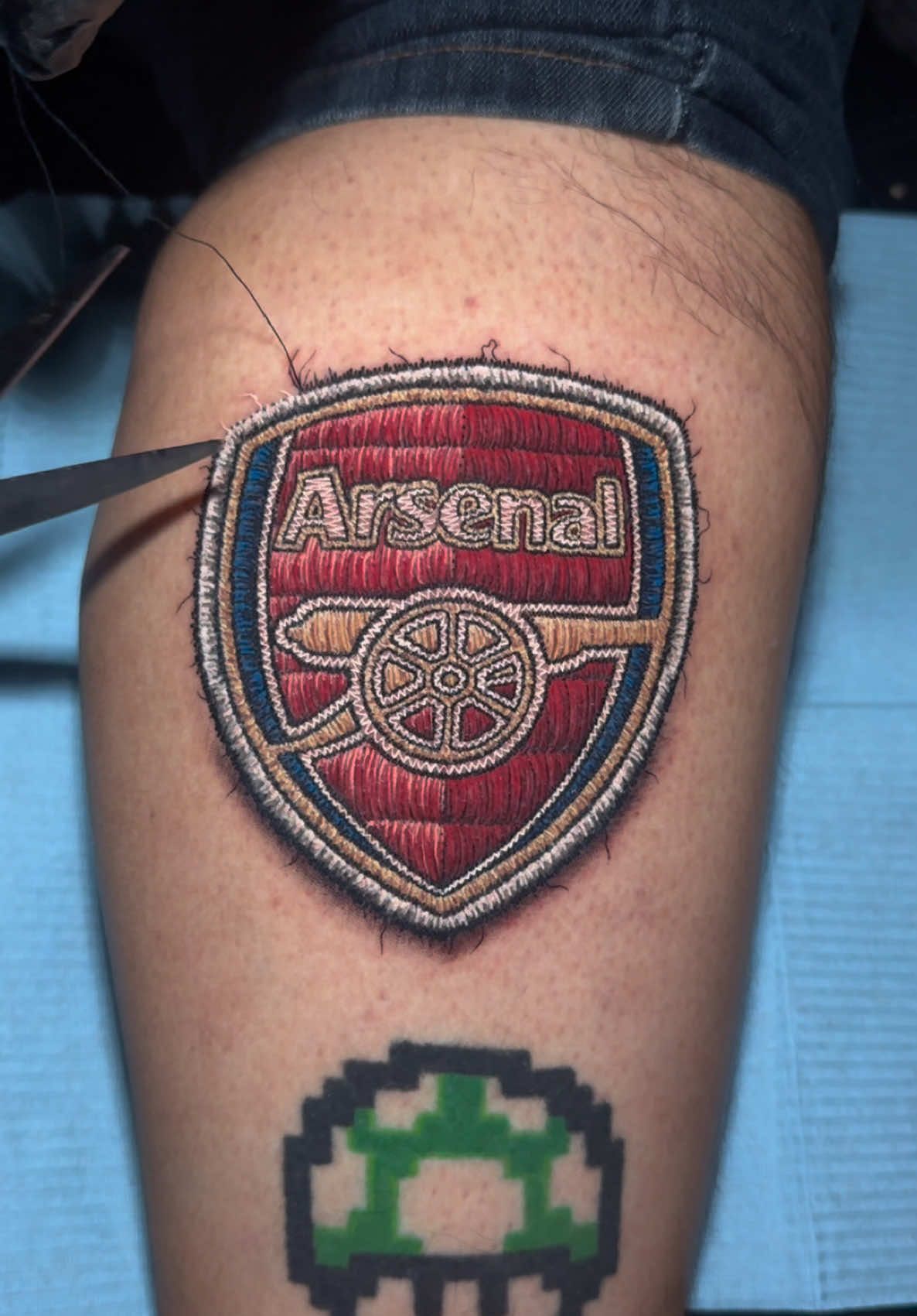Deu certo hein 🤯🪡🧵 ARSENAL @arsenal  #tatuagem #bordado #viral_video #patchtattoo #embroiderytattoo #tatuagemcosturada #fyy #footballtiktok #arsenal 