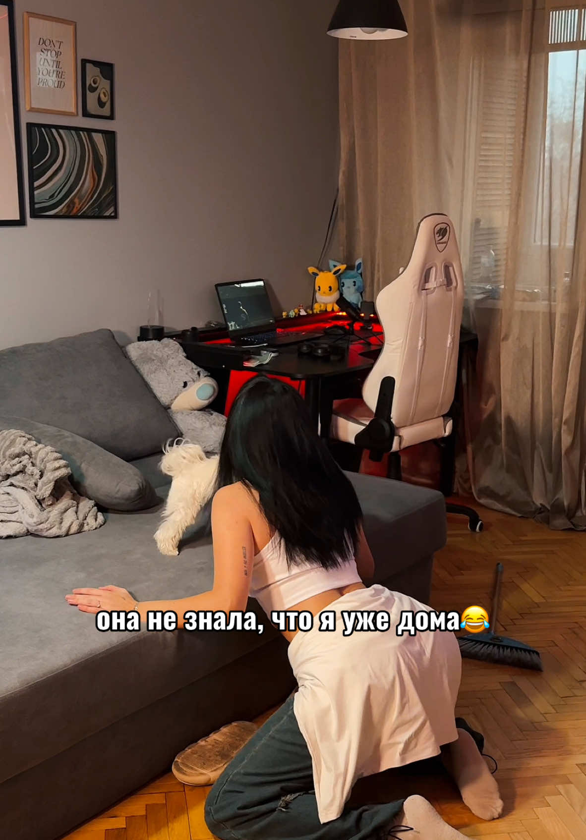 Она просто в клипе😂