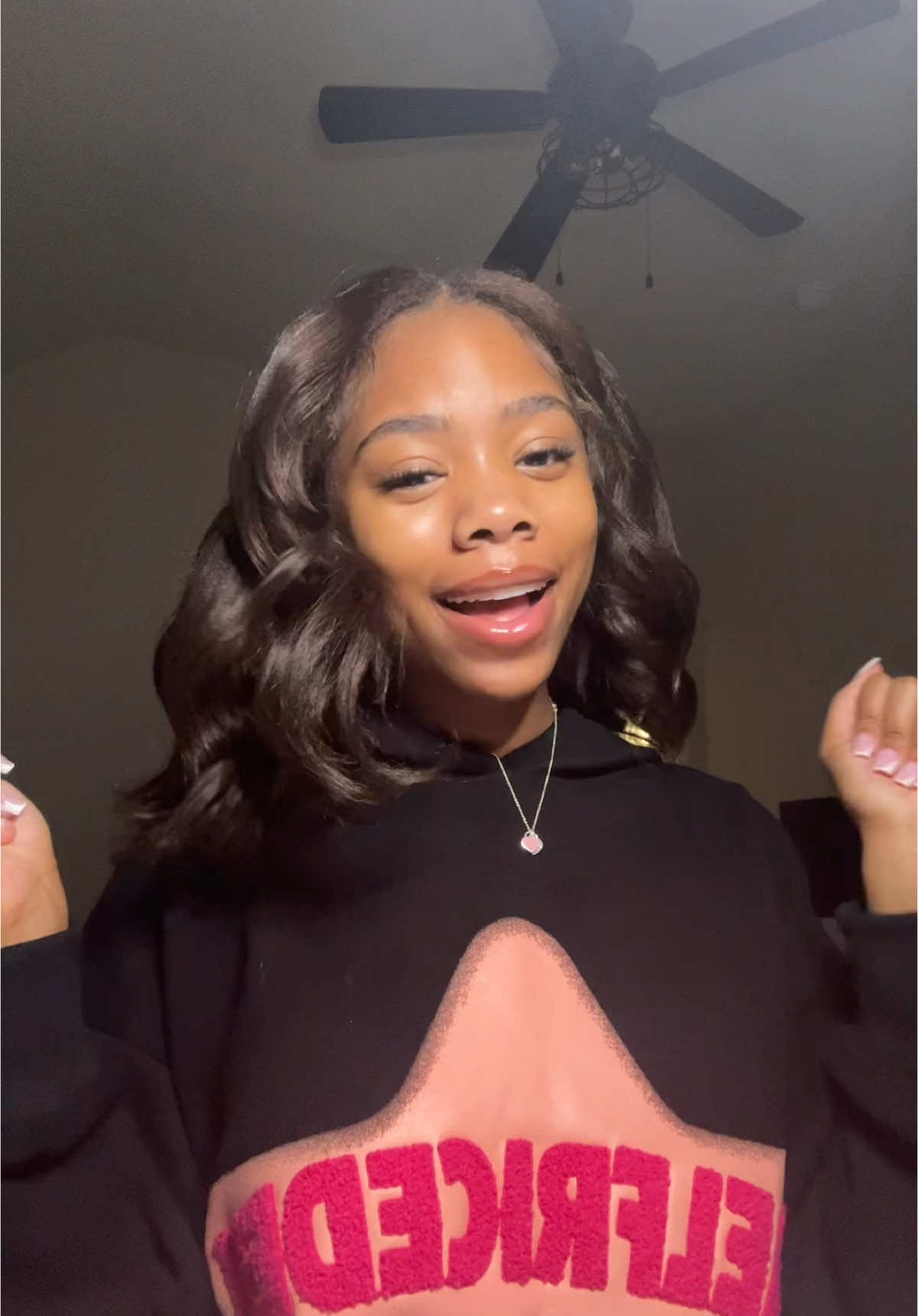 the headless curls turned out cuteee!! hoodie from @aelfriceden_official #foryoupage #viralvideo #heatlesscurls #grwmroutine #grwmforschool #fypシ 