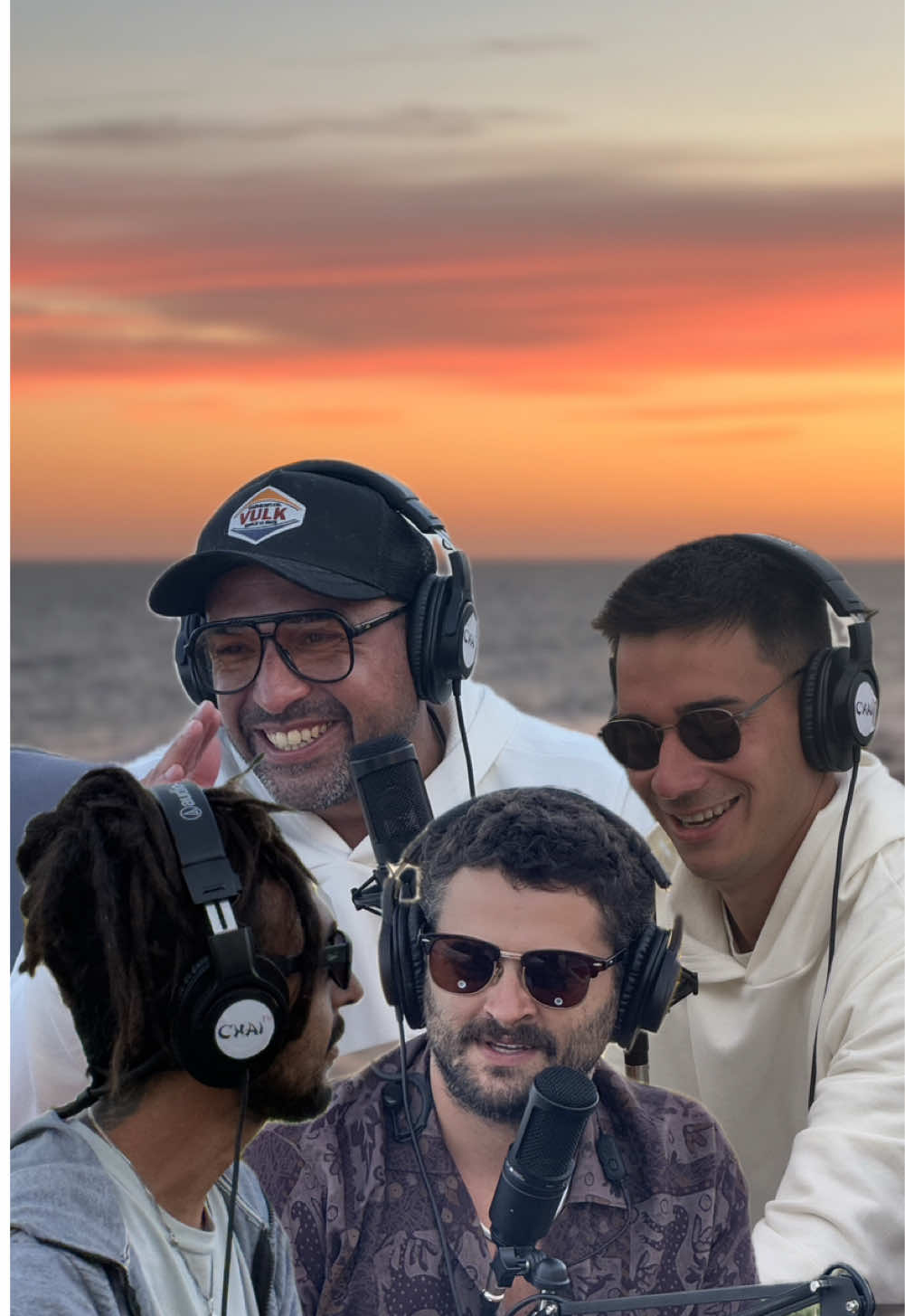 Los amigos de @aloe.deplaya nos invitaron a vivir una jornada increíble y la rompimos con nuestro Especial Verano. Les agradecemos a todos los que se acercaron! Día de streaming a pleno, buena onda y toda la libertad que nos caracteriza. 🎙️🔥 Gracias a la gente del parador por recibirnos y hacernos sentir como en casa. ¡Esto es verano, esto es CHAI TV! 💛☀️ #CHAIenRCT #aloedeplaya #streaming #chapadmalal #lunaroja #elcalamarloco 