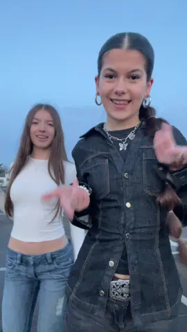 with my twinnie @liara🇵🇱 #fyp #dance #dancer #dc #dancers #fyfy #dancerduo #duo #twin #twins #friends #besties #spanishsongs #spanish #outfits #outfit #parkinglot #dancing #dancetrend #dancechallenge #viralvideos #viralditiktok #foryouu #spain #maluma #viralll #bailar 
