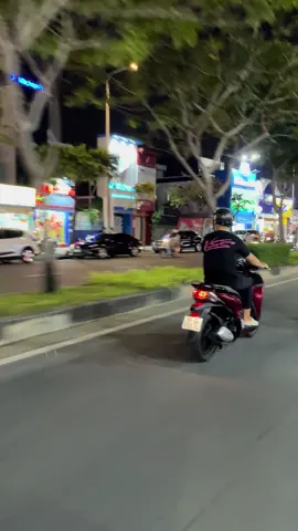 Lâu rồi không dạo phố 🫥 #xuhuongtiktok #trending #hottrend #shmode #viral #southvietnamscooterteam🇻🇳 @VSS - Vietnam Scooter Society 