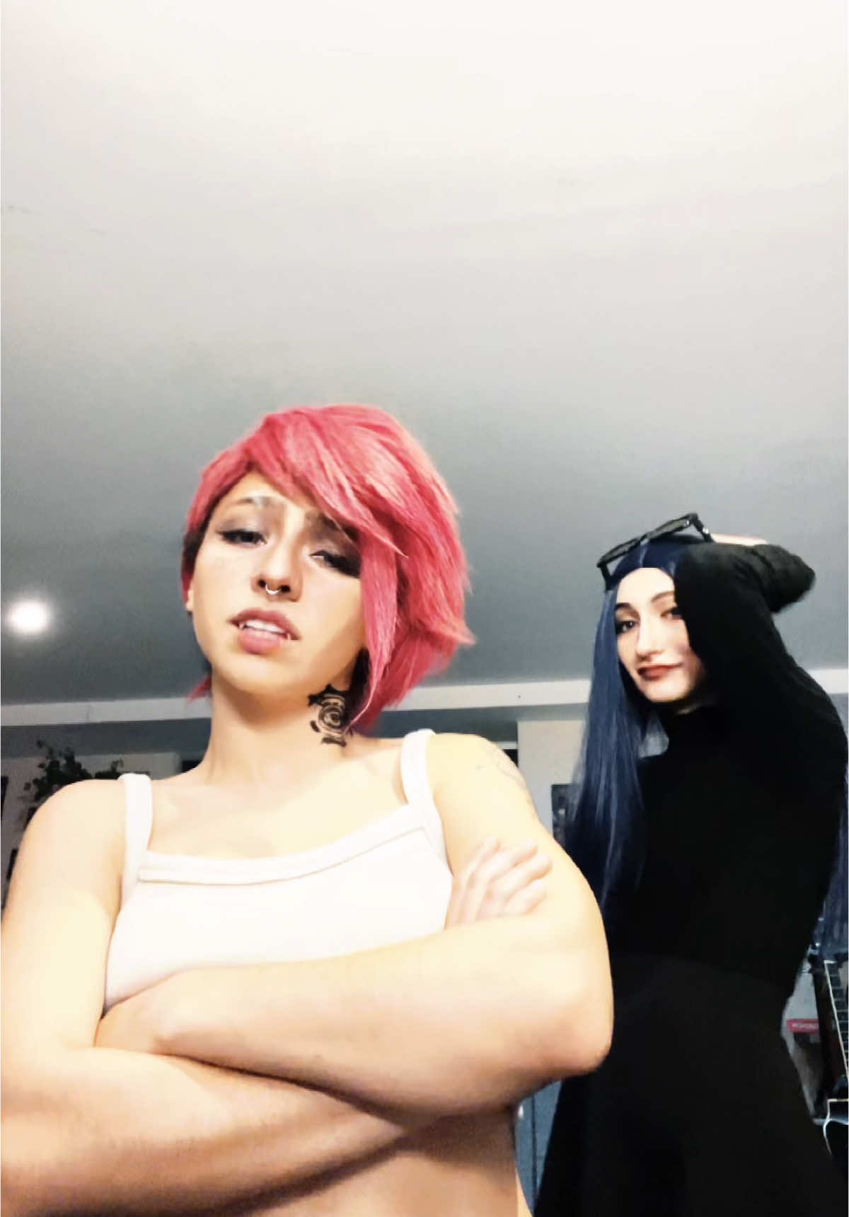 olaaa :3 quizá hoy haya directo de nosotras arreglándonos :D les avisaré todo en cuanto lo confirme jaja :3  @Gil🥀  #wormslo #cosplay #vi#cait #caitvi #vicait #arcane #wlw #trend #dance 