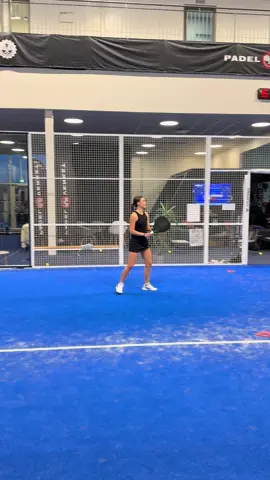 Todays Bandeja training✨🎾 #padeltime #padel #padelgirl #padelvideos #viral #fyp #padeltraining #dopadel #castor #bandeja 
