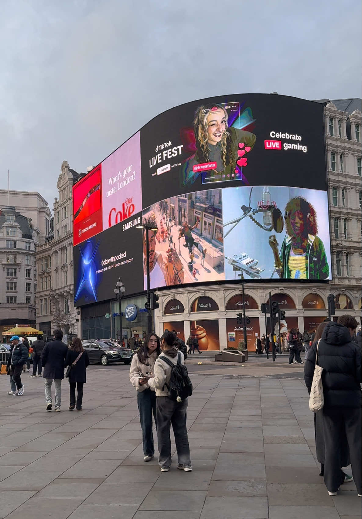 London Landmark’s 🇬🇧 Piccadilly Circus 