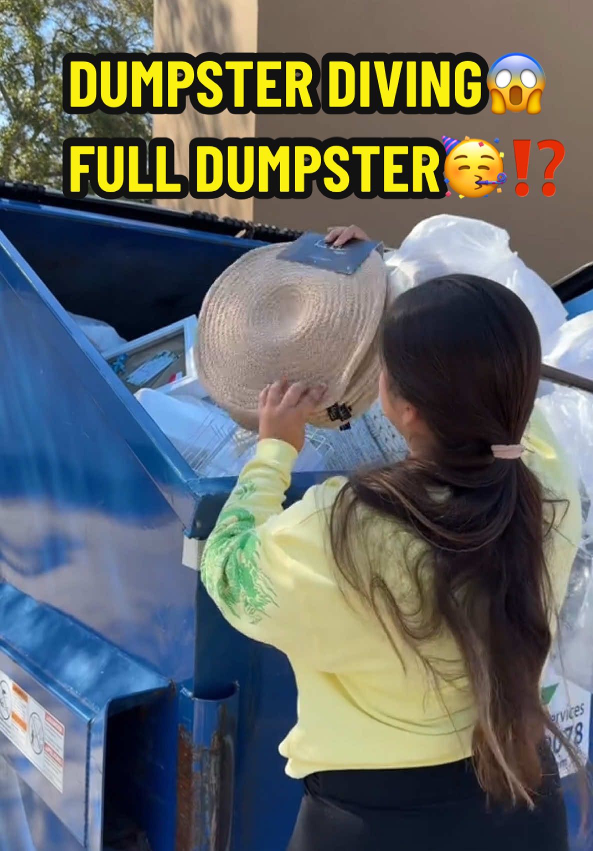 Went Dumpster Diving and Found a Full Dumpster!😱🥳 it looks like the store threw out everything😱😊‼️ #dumpsterdive #dumpsterdiving #dumpsterdiver #meldidumpsterdive #homedecor #homegoodsfinds #homegoodshaul #fyp 