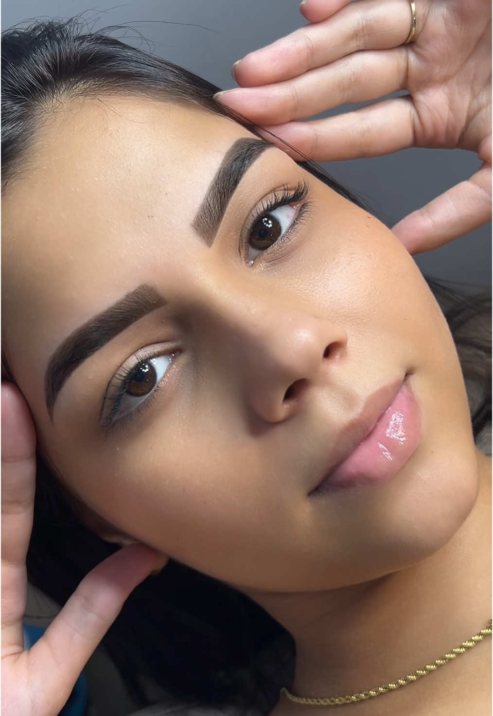 🤌🏼😌  . . @Brunna Monteiro  #sobrancelha #designer #designdesobrancelhas #hennaescura #cliente #transicao #explora 