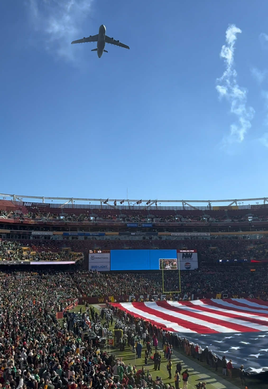 Fly over at Northwest Stadium!♥️🇺🇸🏈 @Washington Commanders #washingtoncommanders #washington #nfc #nfl #northwest #usa #sunday #sundaynight #sundaynightfootball #pentagon 