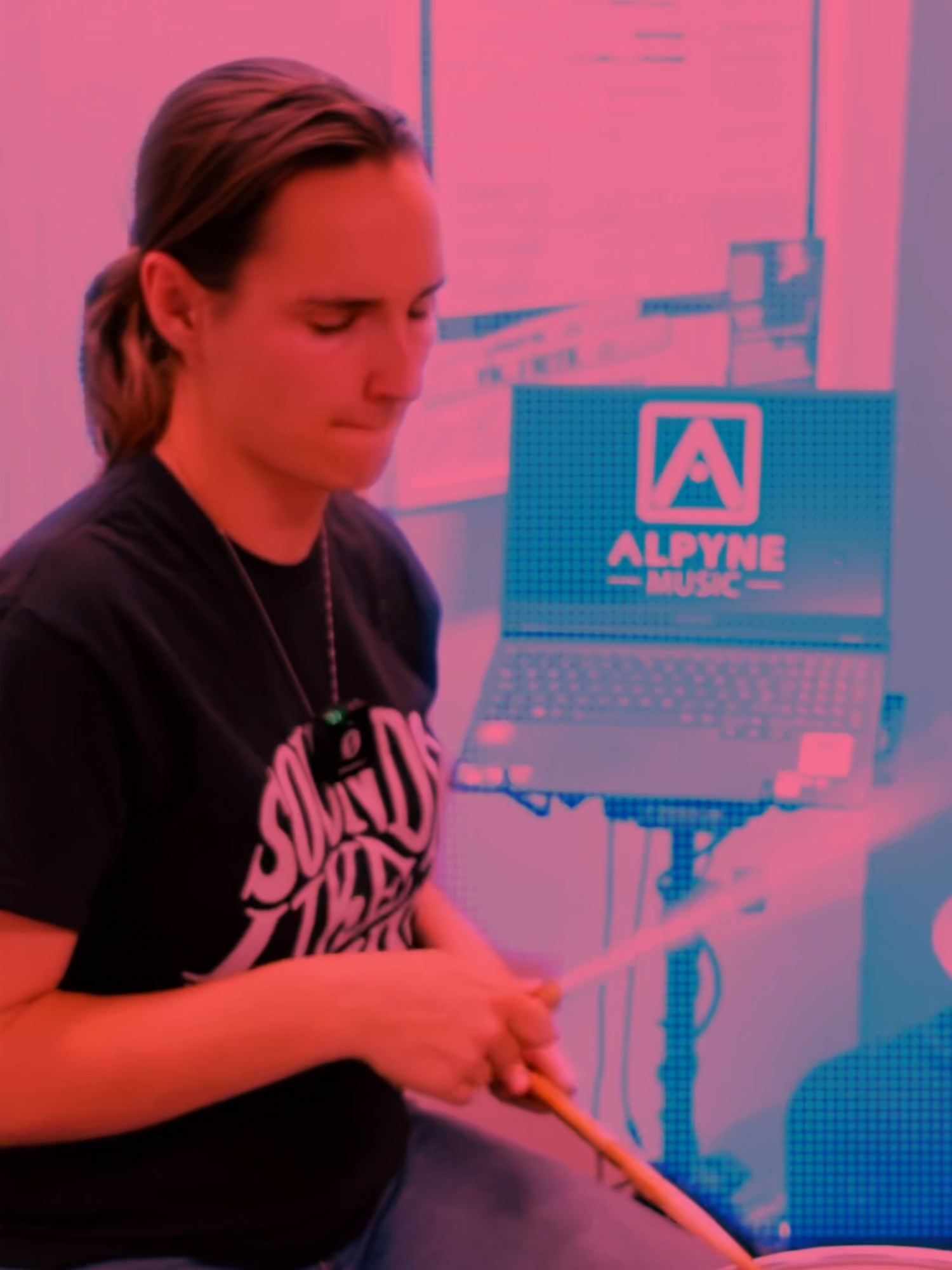 It’s snazzy, it’s got 16th notes, and it grooves like a dream. Ignore the twiddly diddly bits—it’s just a 16th note groove at its core. But what does that actually mean? Let’s break it down! 🥁 Ready to master grooves like this? Hit the link in my bio to book a Free 1:1 lesson with a pro drummer!#drumming #drummers #drumsdaily #femaledrummer