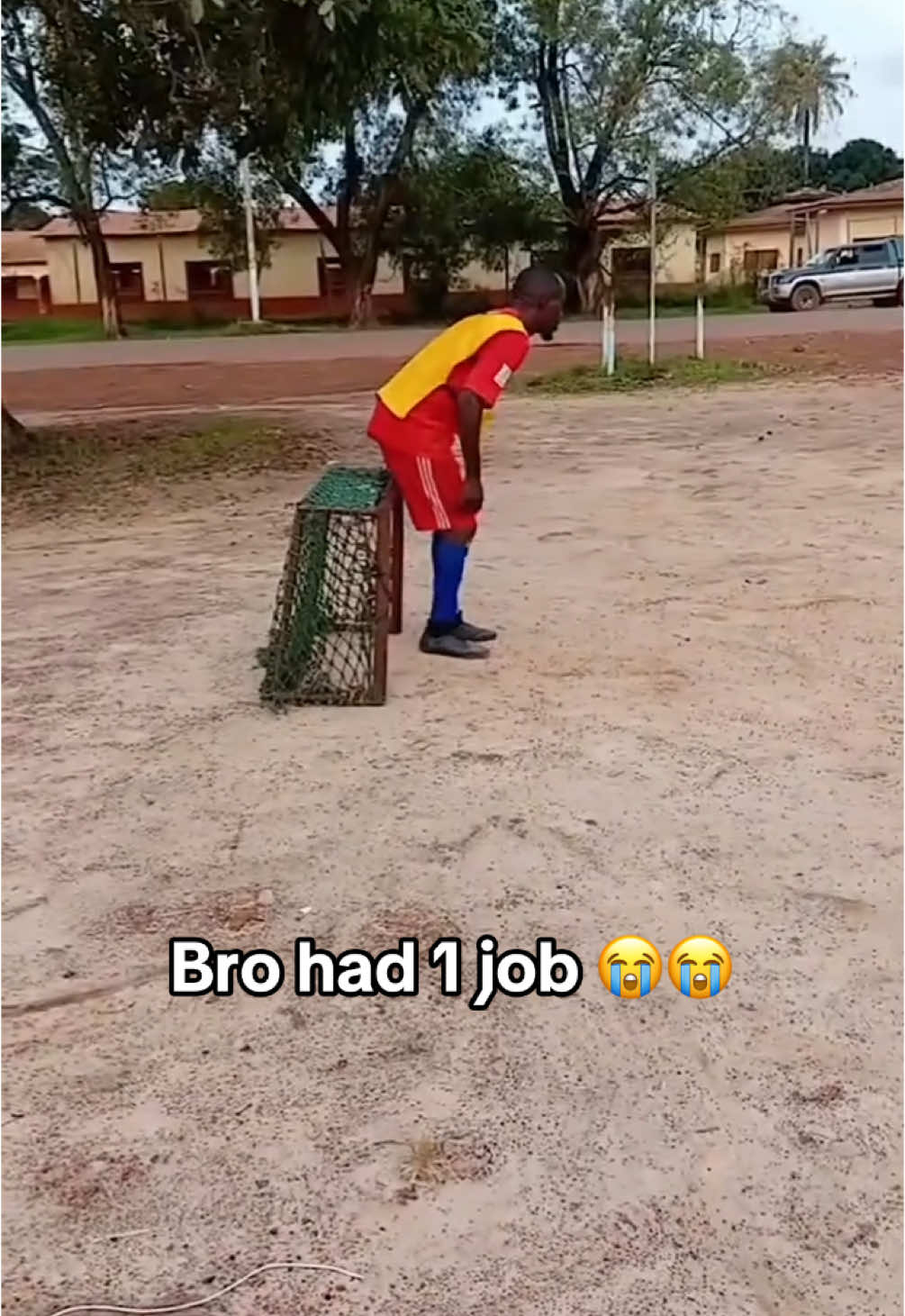 Nah I’m actually dead 🤣🤣 how has that happened 💀 (IG: @wizdanf) #meme #funny #jokes #footballfunny #trending #sports #football #futbol #futebol #Soccer #relatable #risingballers 