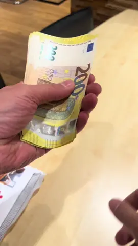How many 200 notes is this?💶 #money #moneymindset #euro #50euro #20euro #200euro #notes #moneycounting 