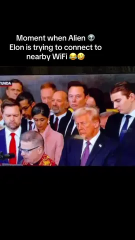 Moment when Alien Elon is trying to connect to nearby wifi 😂🤣#elonmuskmeme 