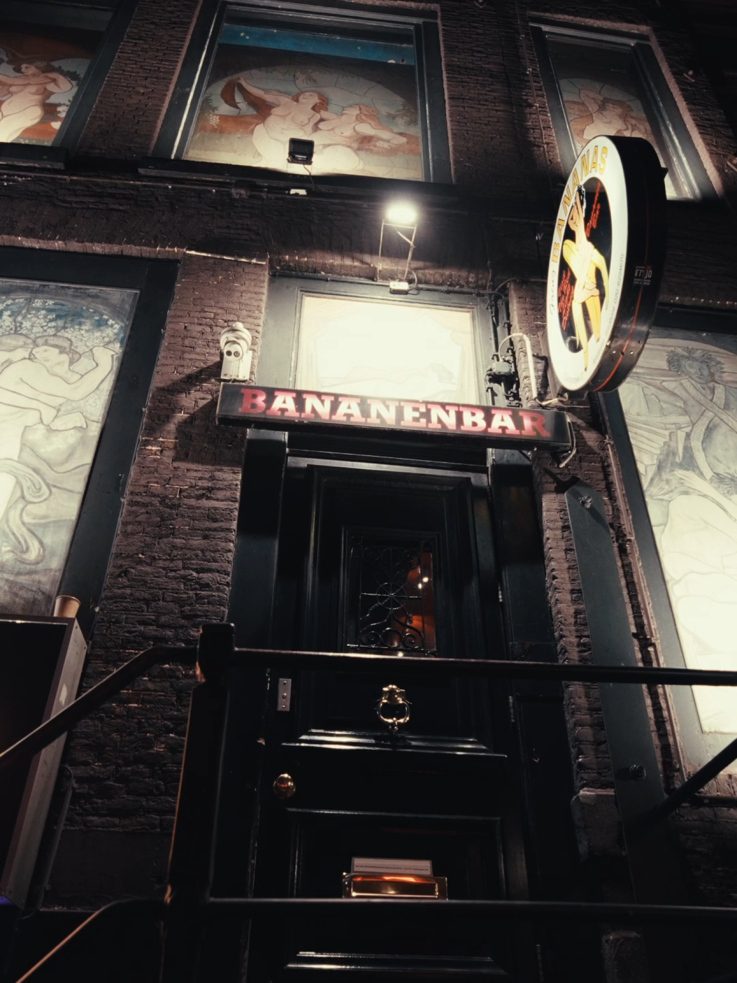 Amsterdam nights hit differently when you’re at the iconic Bananen Bar 🍌💃✨  #amsterdam #amsterdamguide #amsterdamcity #redlightdistrict🚨🚨🚨 #redlightdistrict #thingstodoinamsterdam #thenetherlands