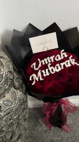 Umrah Mubarak bouquets to celebrate the special occasion🤍 #fyp #newflorist #eastmidlands #flowers #roses #luxepetalss #lettering #umrahmubarakgifts 
