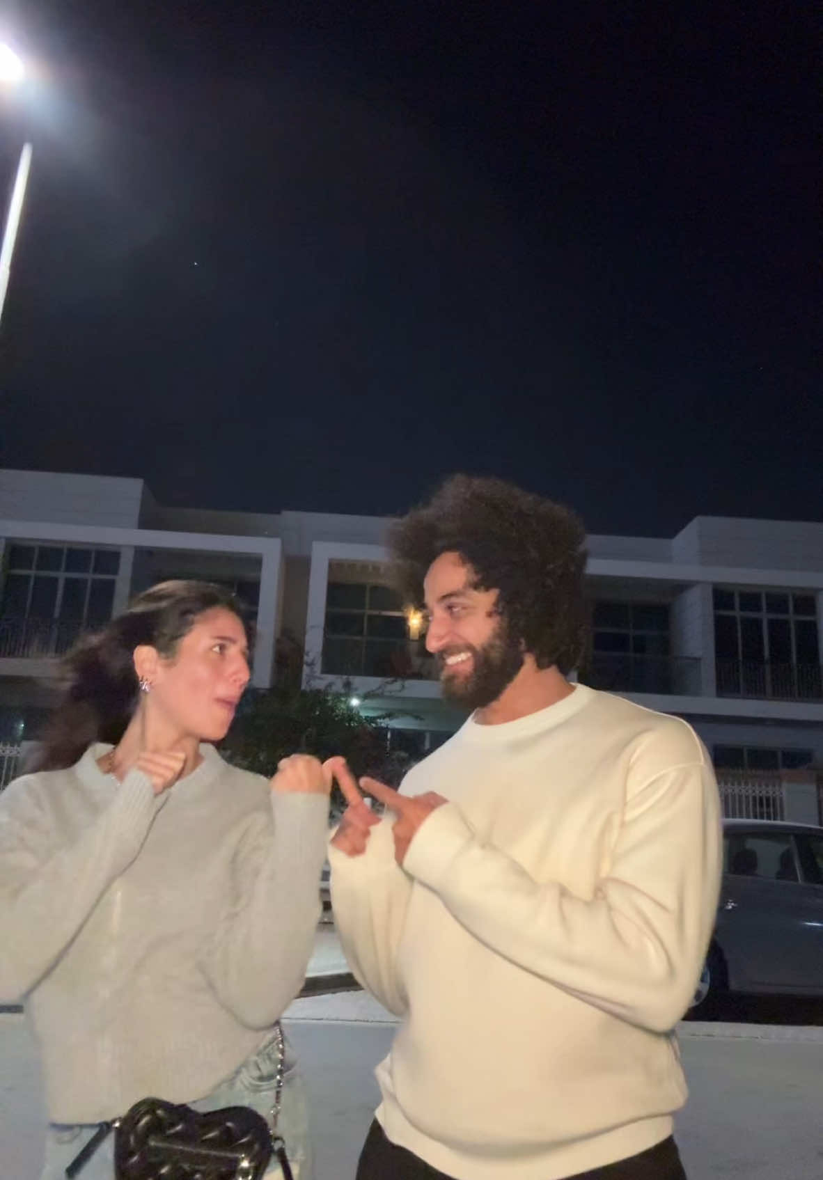 باين انه تحت التهديد 🤐 @Lilly Samy💋 
