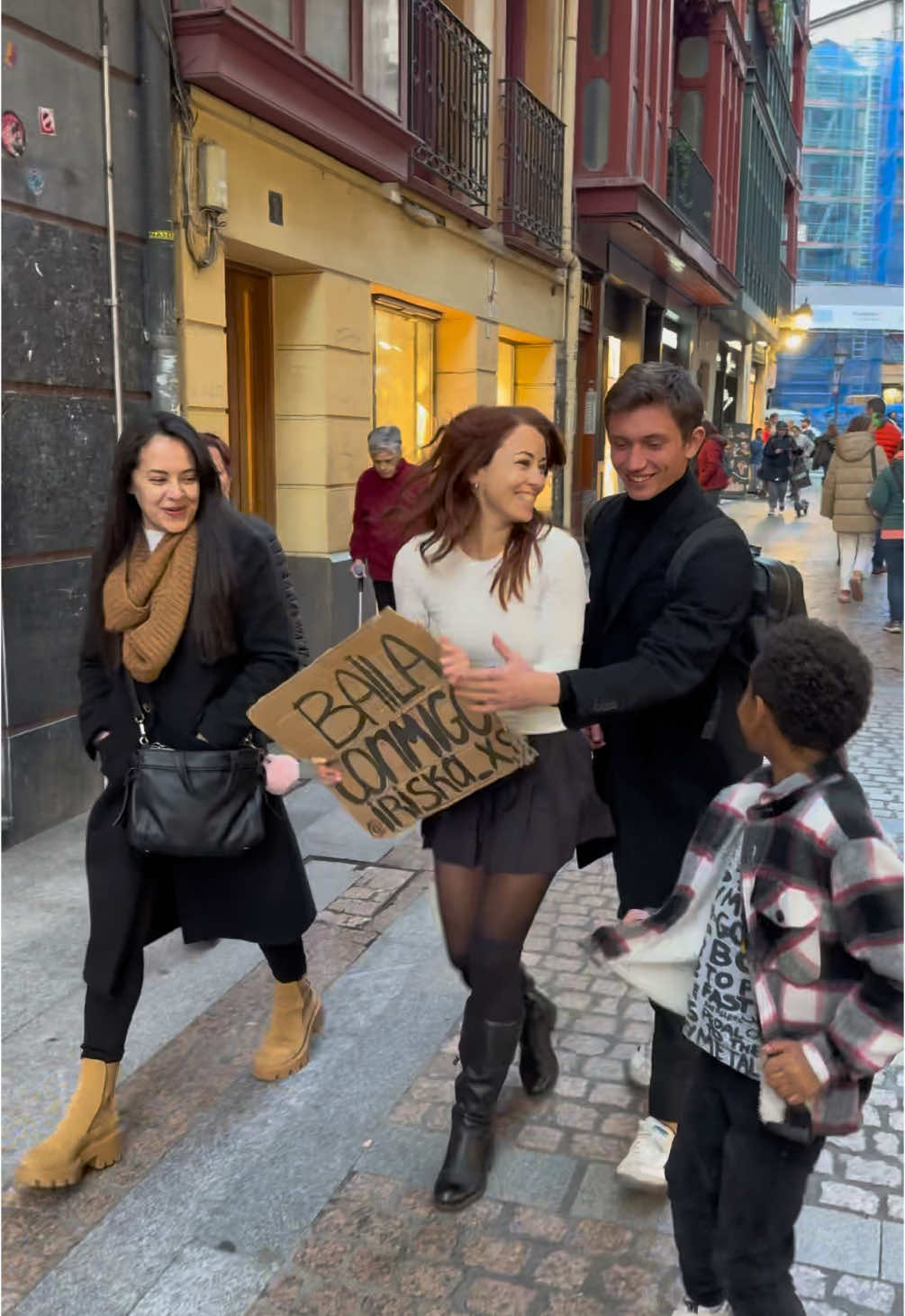 When one boy wants to be in my video #improvisation #bilbaobaile #bilbao #bailaconiriska #dancewithiriska #baila #dance #danza #baile #imprvisado 