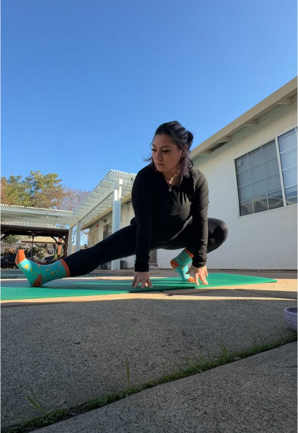 forgot how bad i like slow flow yoga. an embarrassing time lapse of my sesh🧘🏽‍♀️ #yoga #yogaflow #yogaforbackpain #MentalHealth 