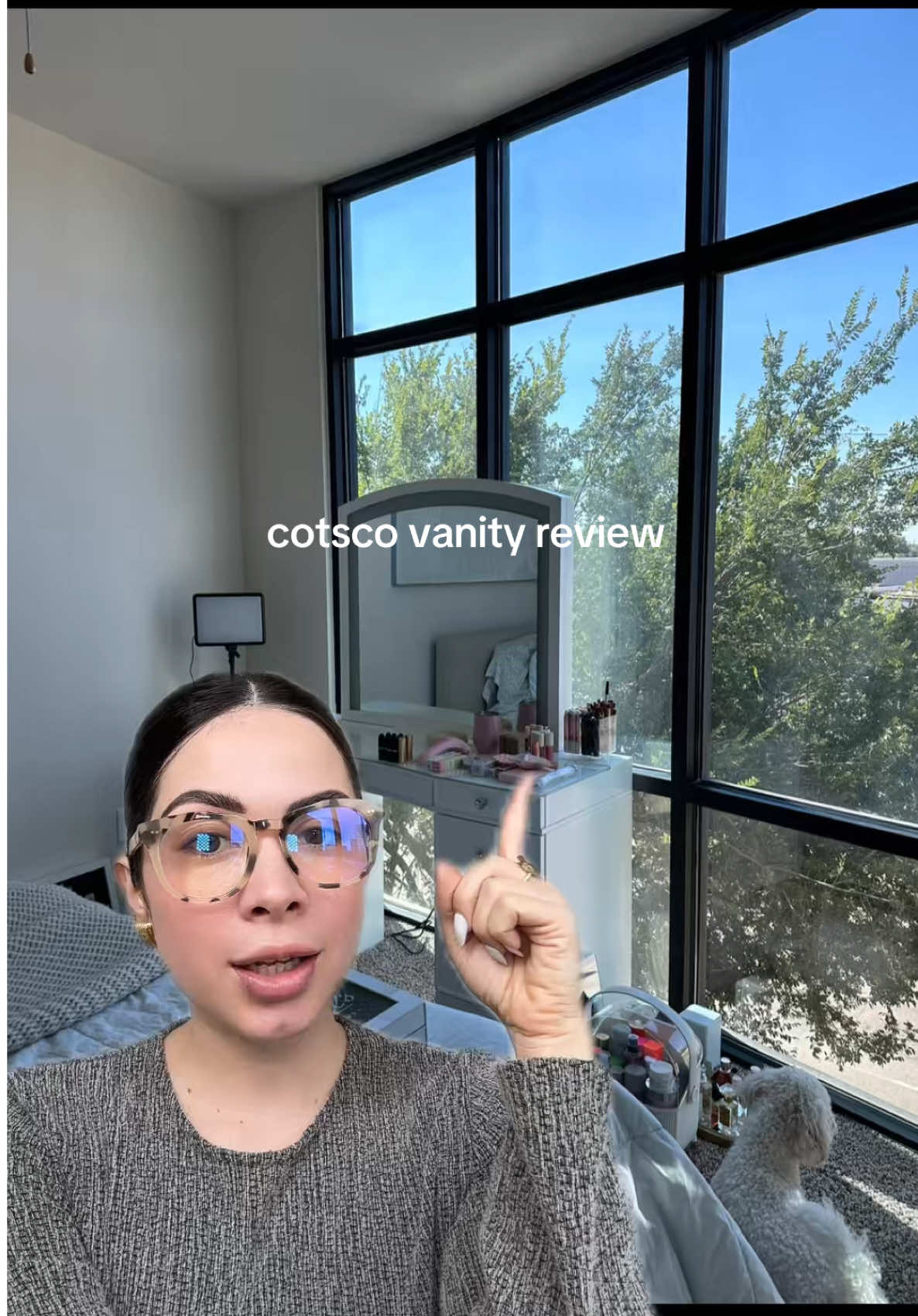 Cotsco vanity review 🙌🏻 #cotscofinds #vanity #vanitymirror #makeupvanity #cute #fyp #greenscreen   