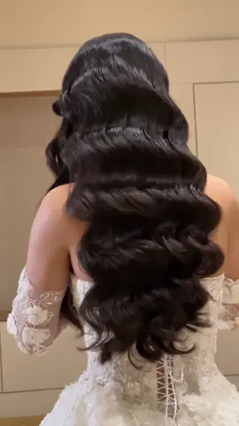 Hollywood waves on my beautiful afghan bride 🇦🇫 to compliment both her looks 😍 #bridalmakeup #bridalhair #redken #colourwow #hairstyle #weddinghairstyle #hairtransformation 