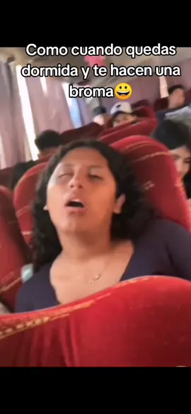 Como cuando te quedas dormida en el bus y te hacen una broma tus amigos #bus #humor #broma #amigos #fypp #parejas #musica #steicylu #fyp #flypシ #greenscreen #viral_video 