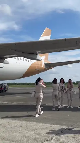 Pramugari berteduh dibawah pesawat!! #superairjet #batikair #pramugaricantik #viral #fyp 