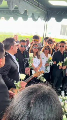 Víctor Yaipén canta ‘El pájaro amarillo’ en honor a su padre 🥺🤍✨ #RadioNuevaQ #NuevaQ #QQQumbia #Parati #OrquestaCandela 