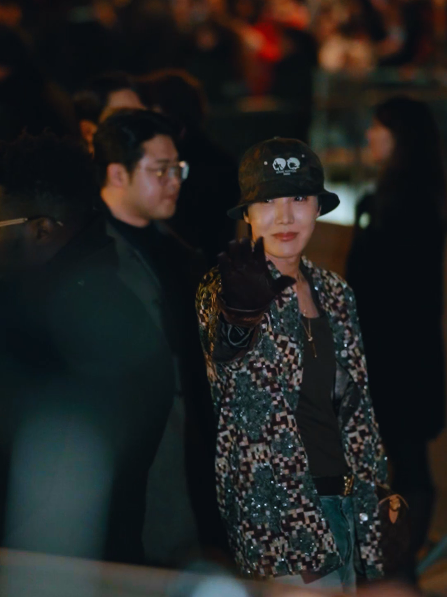 Jhope at Louis Vuitton Fashion Show ✨️ #jhope #lv #BTS #hobi
