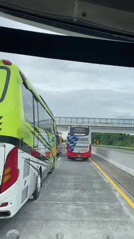 Singosari race away🏁😅#bismillahfyp #foryoupage #xyzbca #fypシ゚ #foryou #transjawa #singosarimalang #airlanggatrans #buspariwisata 