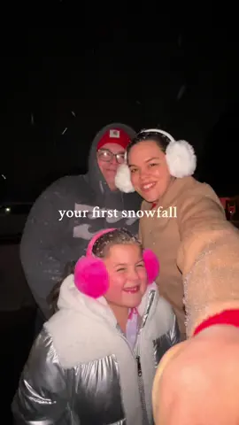 us southerners finally getting snow❄️  #snow #coastalcarolina #snowday #coastalliving #northcarolina #girlmom 