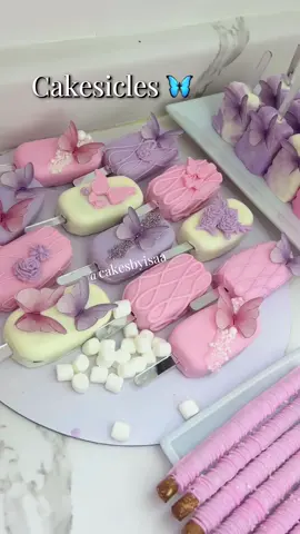 These where my favorite out of the whole set 😍🩷 sadly my phone died & I didn’t realize that I didn’t record the whole thing 😔 #cakesicles #cakesicle #cakesicletutorial #chocolatecakesicle #butterflycakepops #butterflybabyshowercakepops #tutorial #chocolate #meltedchococolate #howtomakecakesicles 
