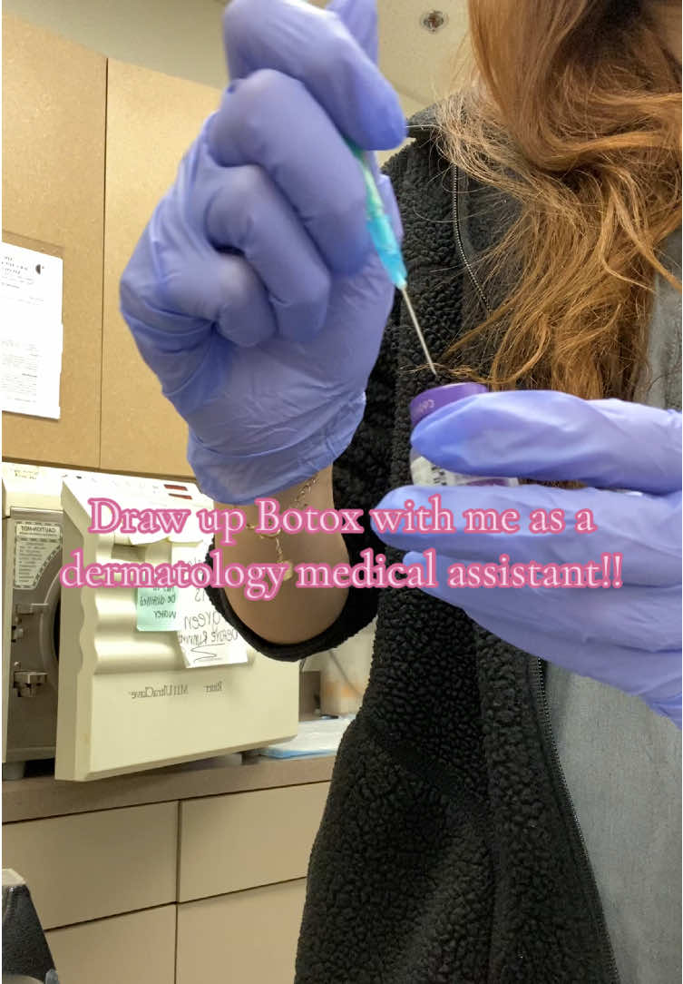 Draw up Botox with me as a dermatology medical assistant!! I was finishing off a bottle in this video so you can see me getting every last drop out (liquid gold. 🍯) #medicalassistant #premed #dermatology #aestheticnurse #botox #cosmetic 