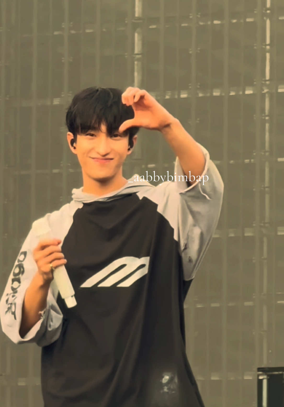 cause im falling slowly luv w u 🥹🥹🤍 #seventeen #svt #dk #dokyeom #seventeenrighthere #seventeenrighthereinbulacan #seventeenrightherebulacan #kpopfyp 