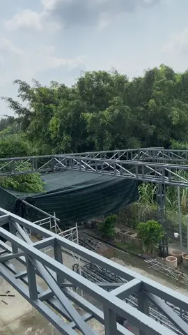 Chắc mấy bác cẩu lại buồn rồi . Lên tay toàn bộ khung kèo bộ mái xếp ngang 24m đổ nc 12m . Mới có 2 ngày cả dựng cột lên kèo #maibatxep #cơkhí #cơkhitonghop #xhuong #bmt47 #xuhuong2024💎 #saigon #xhuongtiktok #xh #maihien #xuhuong2025 #xhuongtiktok #xuhuong #xuhuongtrending 