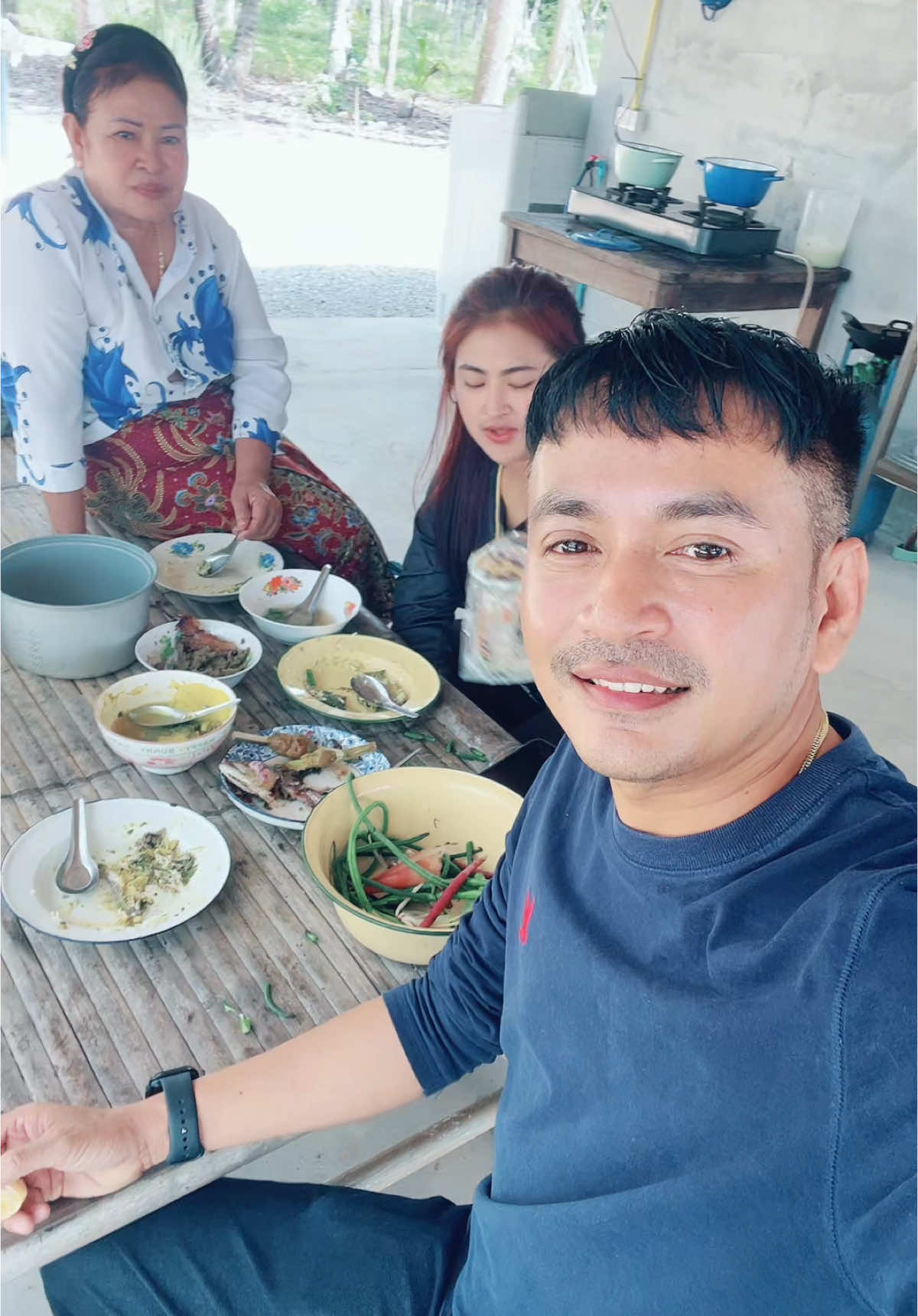 #บ้านฉันไม่มีไฟแดง #โกบึ้ง #ลานแก้วมณี #โกบึ้งลานแก้วมณี #บริษัทแก้วมณีค้าไม้ 