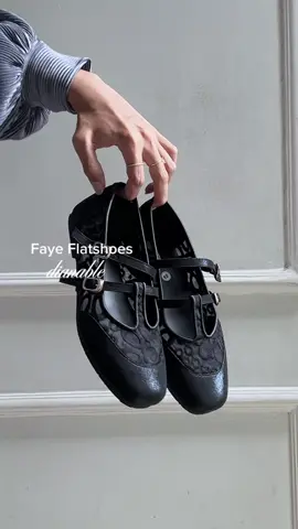 flatshoes item tapii ga ngebosenin karena ada patttern nyaa gemes bangettt🖤 . . . . . . . . . . . . #flatshoes #dianable #sepatu #sepatuwanita #rekomendasisepatu #fyp #rekomendasisepatuwanita #belilokal #sepatulokal #flatshoeslokal #flatshoeshitam #sepatuhitam #OOTD #gajiansale #sepatusandal 