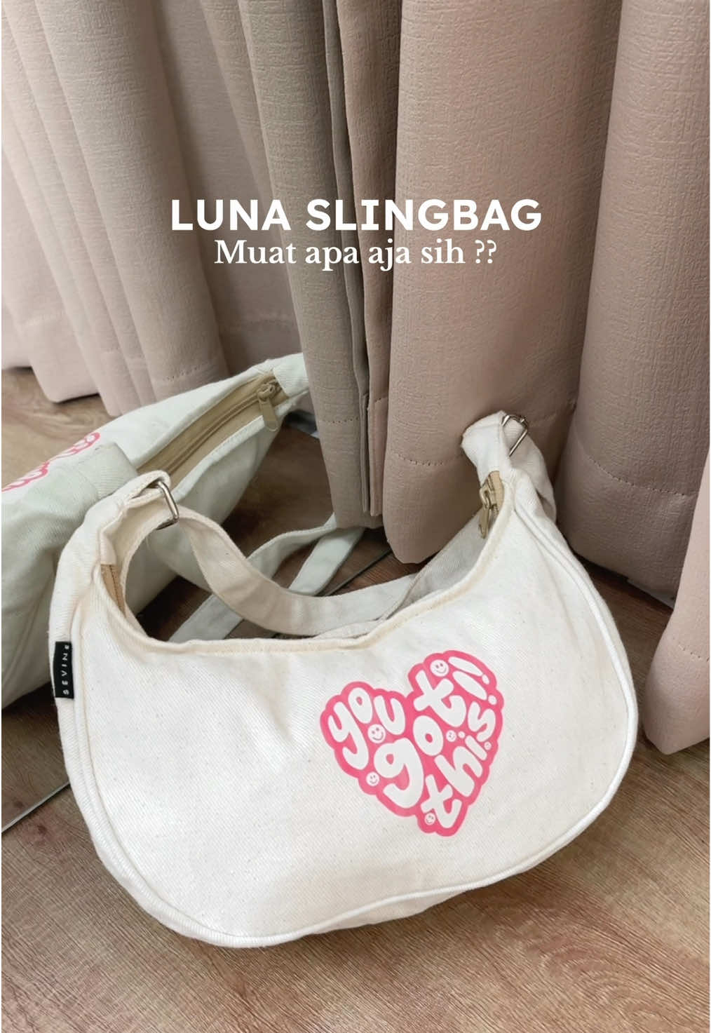 Membalas @isal kata siapa tas kecil muatnya dikit, nih buktinya mukena travel masih muat loh😚😋 #az #slingbag #taskanvas #aestheticbag #racuntiktok 